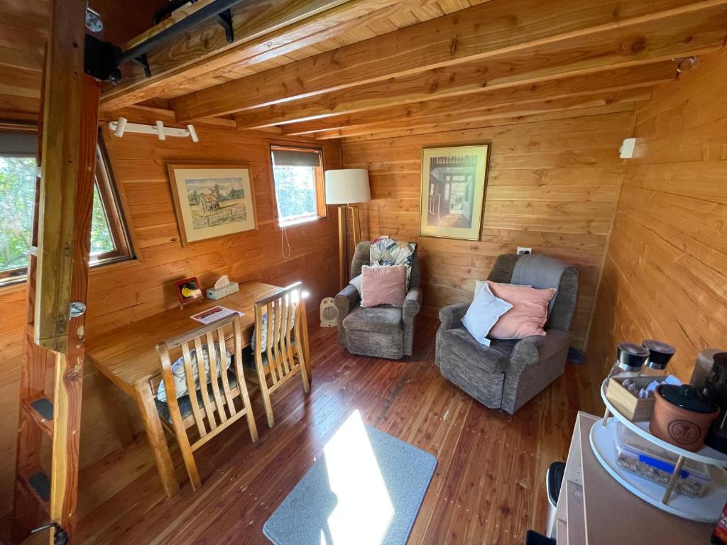Posezení v ubytování Studio or Cabin on Whitby