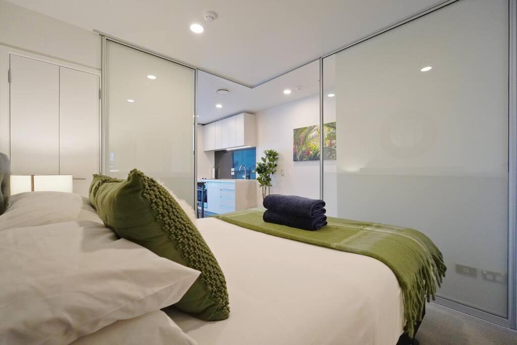 Säng eller sängar i ett rum på Commercial Bay 1-bedroom Studio