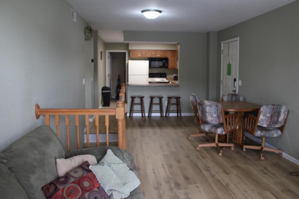 View of Wheelhouse Condo Lake View! 3BR 3BA, Lake Ozark (updated prices 2024)