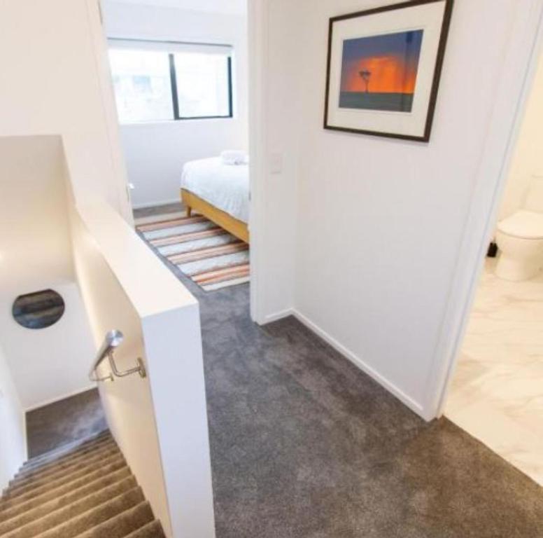 Deluxe Central retreat w/super king bed - Resim 16