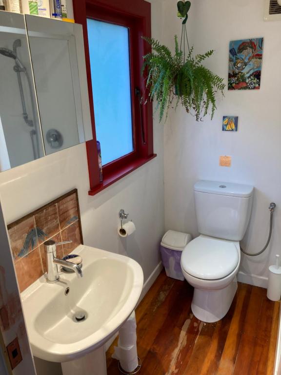 Kiwi cabin with geothermal pool by lake Taupo - Resim 3