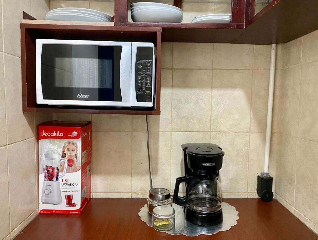 Merendon Suite Apartamento的厨房或小厨房
