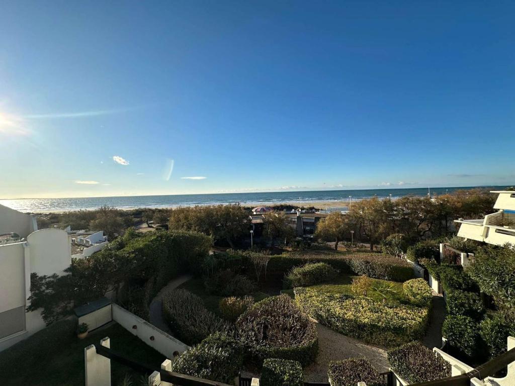Photo de la galerie de l'établissement Bel appartement 3 pièces en front de mer avec WIFI, parking, 2 chambres, quartier Couchant - FR-1-328-242, à La Grande Motte