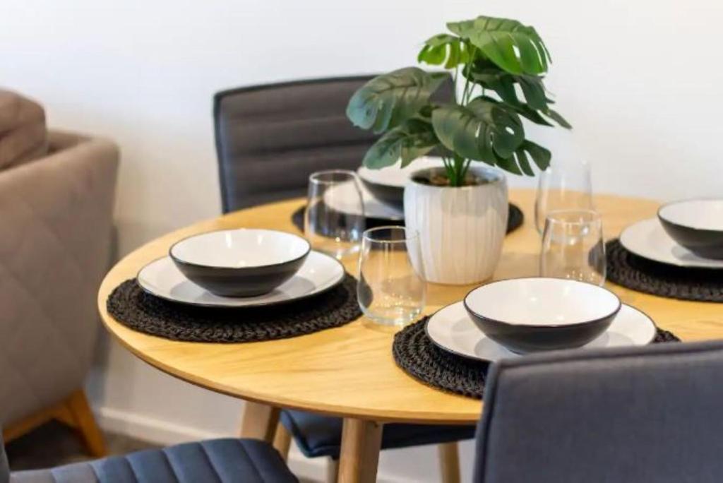 Deluxe Central retreat w/super king bed - Resim 13