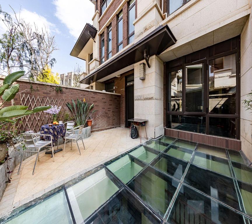 Swimmingpoolen hos eller tæt på Annie Dianchi Lake Villas