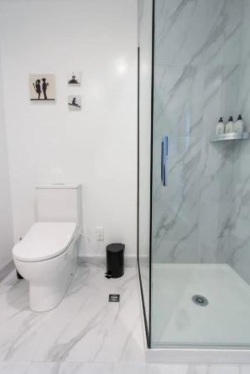 Deluxe Central retreat w/super king bed - Resim 19