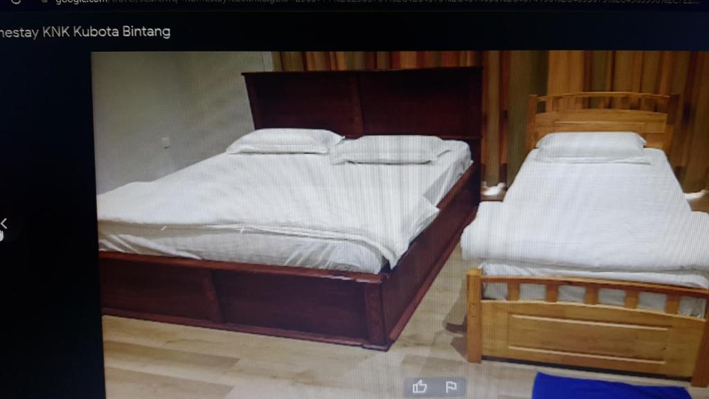 Postel nebo postele na pokoji v ubytování Homestay KNK