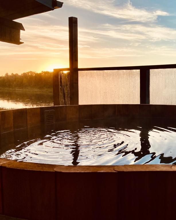 Cozy Cabin with Large Cedar Hot Tub, Chelmsford (updated prices 2024)