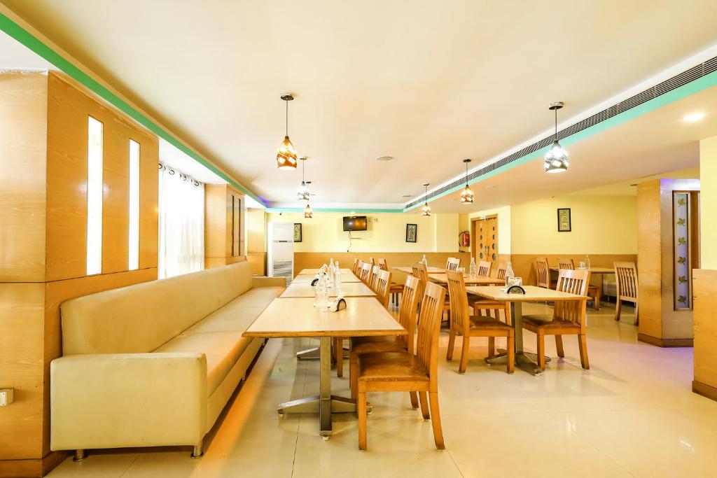 Posezení v ubytování Fabhotel Prime Mahalaya Residency - Nr Pallavaram Railway Station