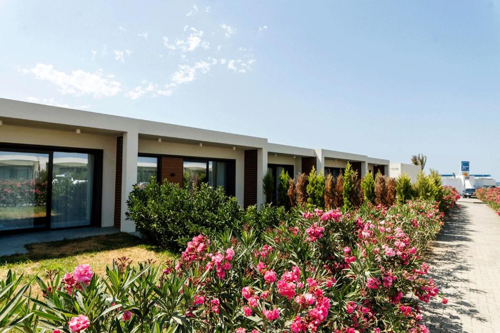Vườn quanh Sea Breeze White Villa
