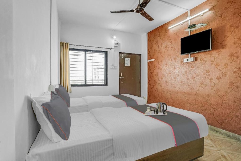 Una cama o camas en una habitación de OYO Flagship 70230 Homely Stay