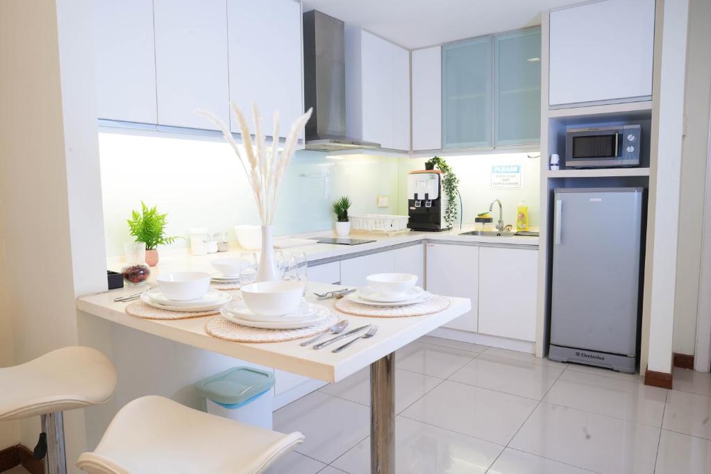 Η κουζίνα ή μικρή κουζίνα στο Studio, 6 Pax, 3mins to KLCC (3A01_2)