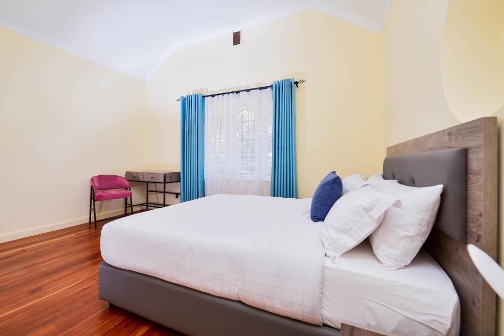 Postel nebo postele na pokoji v ubytování Kongoni House