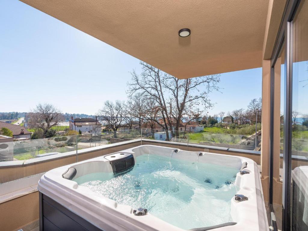 Picture of Villa penthouse apartment with bubble bath, Karigador (precios ...