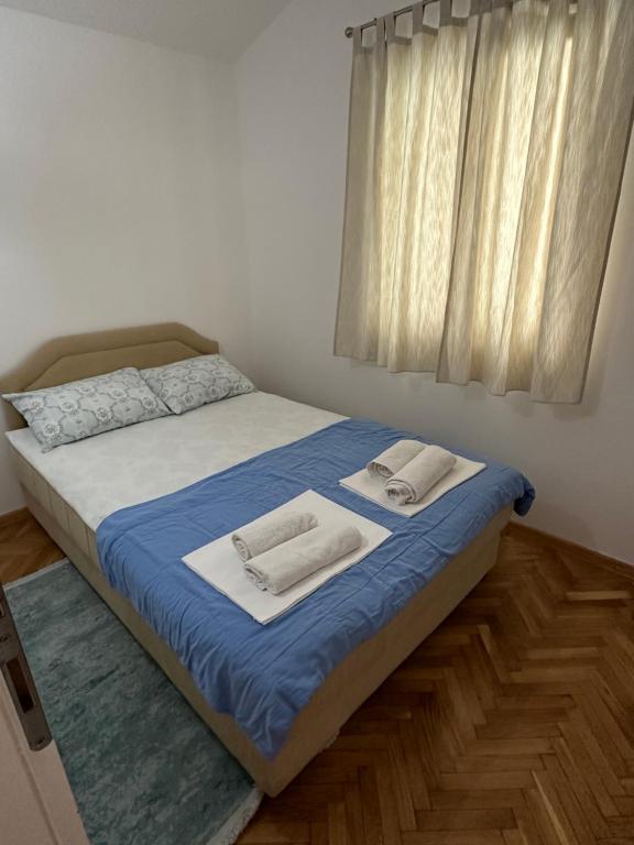 Postel nebo postele na pokoji v ubytování Apartmani Jedro