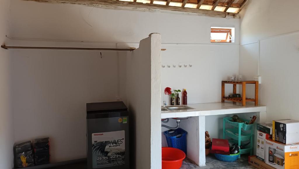 a kitchen with a counter and a refrigerator in a room at Ecohost Đông Hòa in Phú Hiệp
