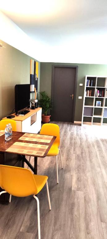 A television and/or entertainment centre at Navigli-Darsena In the Heart of the City