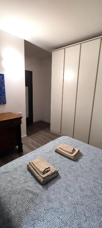 A bed or beds in a room at Navigli-Darsena In the Heart of the City
