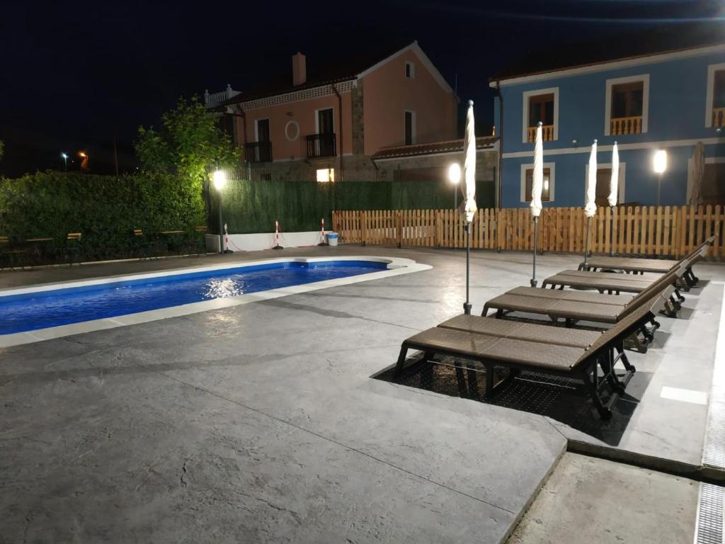Bazén v ubytování Viviendas Complejo Vacacional PLAYAS DE MUROS nebo v jeho okolí