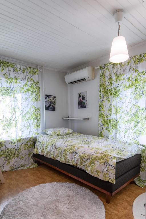 Relax & Recharge - a Unique Suite with a Touch of Luxury - Hot Tub and Sauna Inspired Decor #NOT A REAL SAUNA# Easy City Access - direct train 15 min to city photo