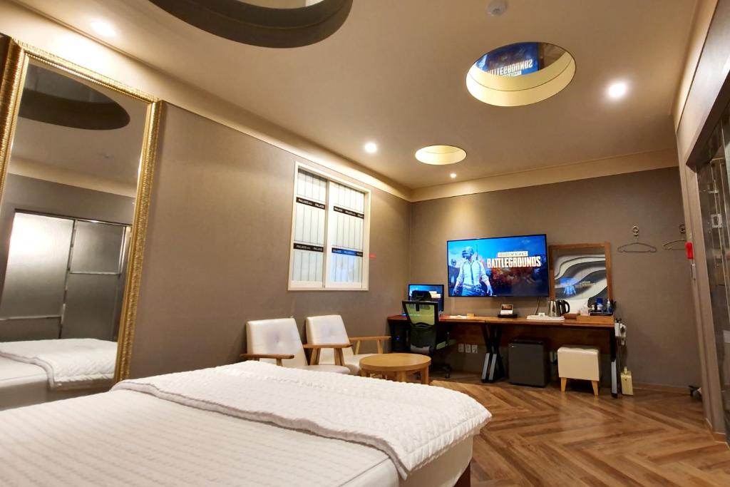 TV a/nebo společenská místnost v ubytování Palace Hotel