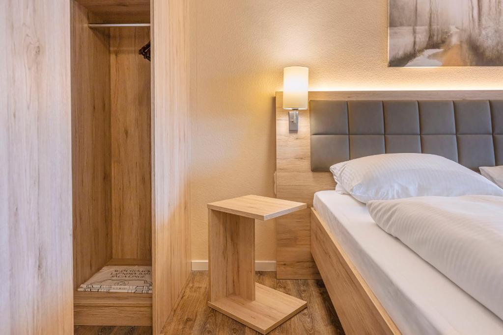 Postel nebo postele na pokoji v ubytování Berg-Gasthof Hötzelein