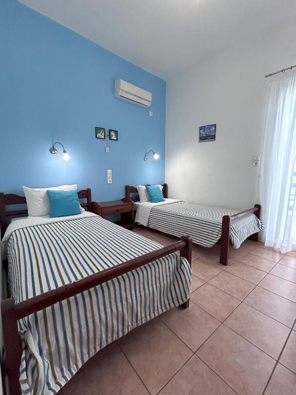 Posteľ alebo postele v izbe v ubytovaní Sea-front Cozy Apartment