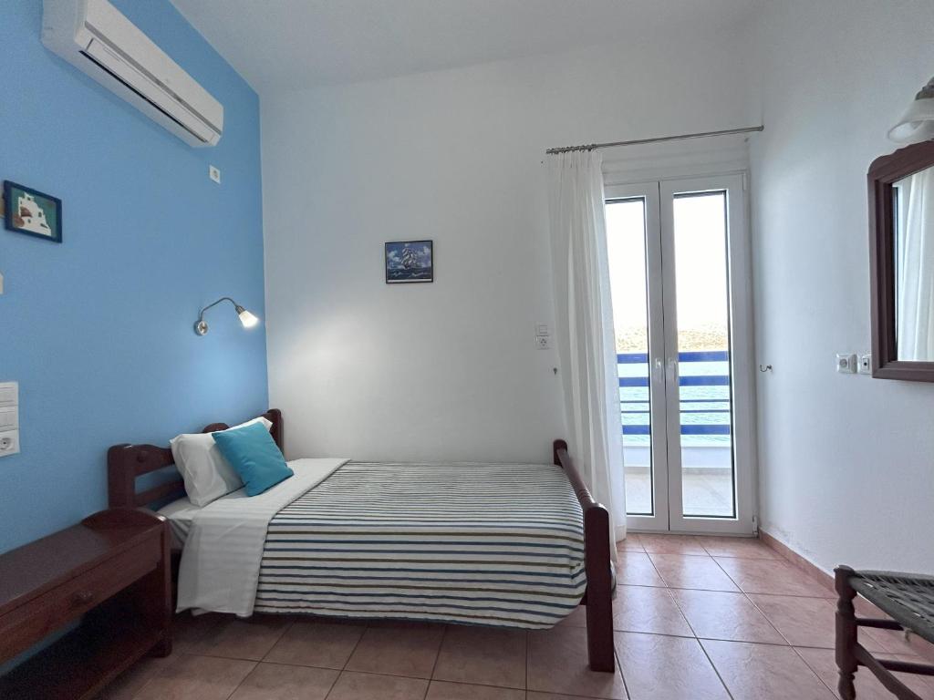 Posteľ alebo postele v izbe v ubytovaní Sea-front Cozy Apartment