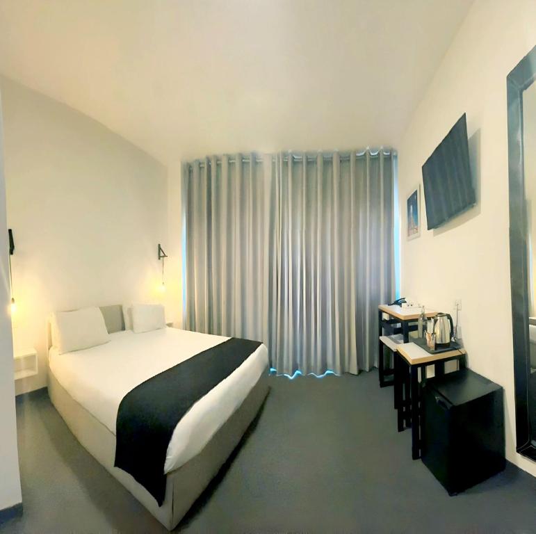 Postel nebo postele na pokoji v ubytování Nomads Hotel