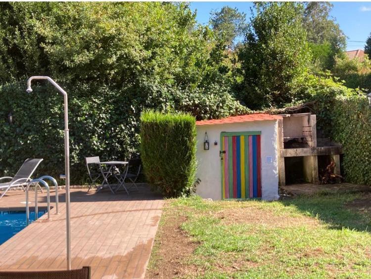 Bazén v ubytovaní Casa con encanto en Gondomar con piscina alebo v jeho blízkosti