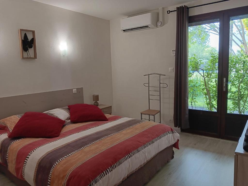 Postel nebo postele na pokoji v ubytování Le Moulin du Comte