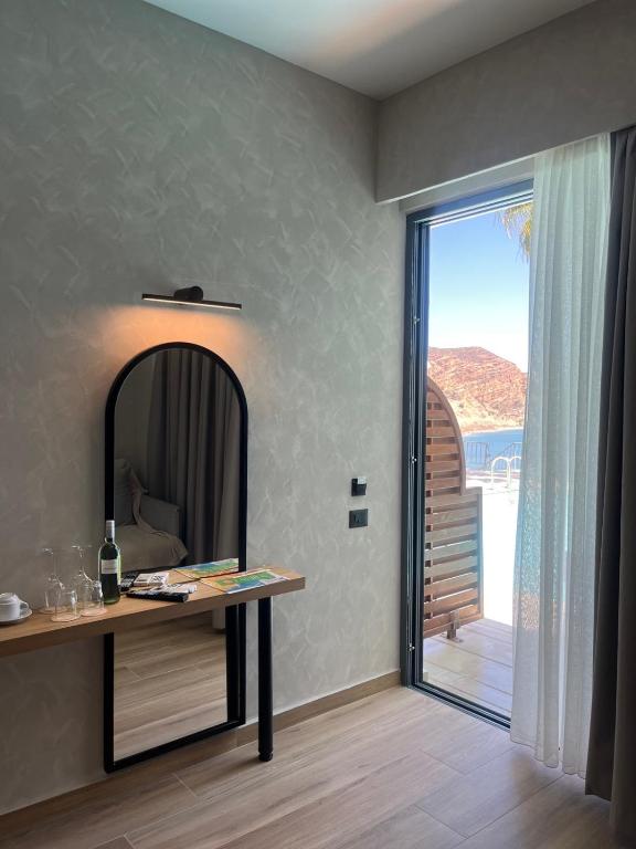 Nespecifikovaný výhled na hory nebo výhled na hory při pohledu z hotelu