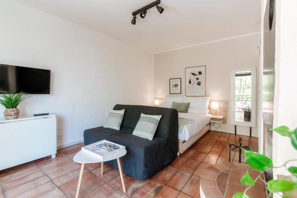 Sureggio 2 by Quokka 360 - Cozy Studio in Residence with Shared Pool