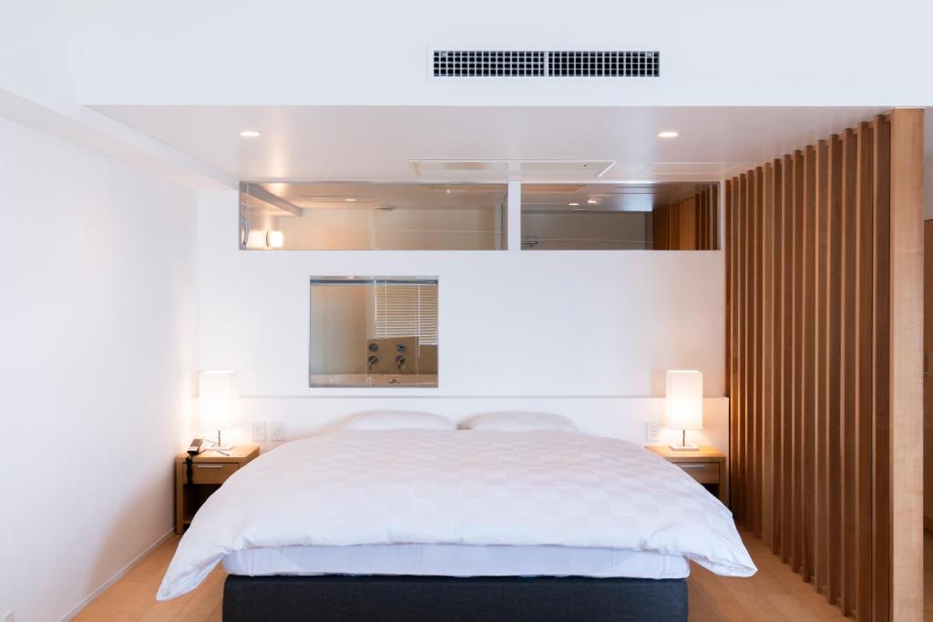 Postel nebo postele na pokoji v ubytování Kameya Hotel