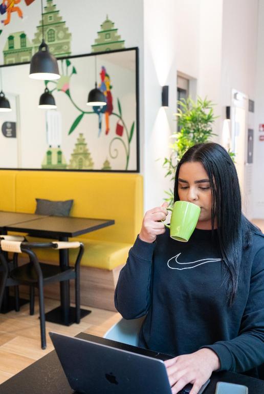 B&B HOTEL Brussels Centre Gare du Midi - Resim 38