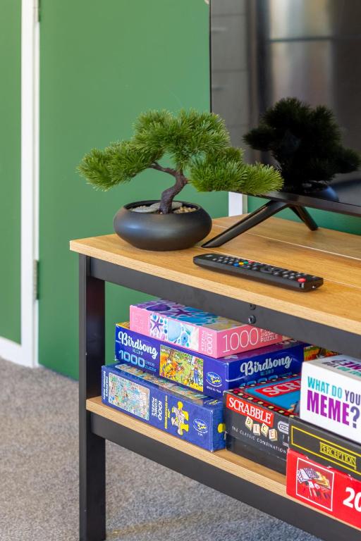 Gorgeous in Green - 2 bed Central Oasis w/king bed - Resim 16