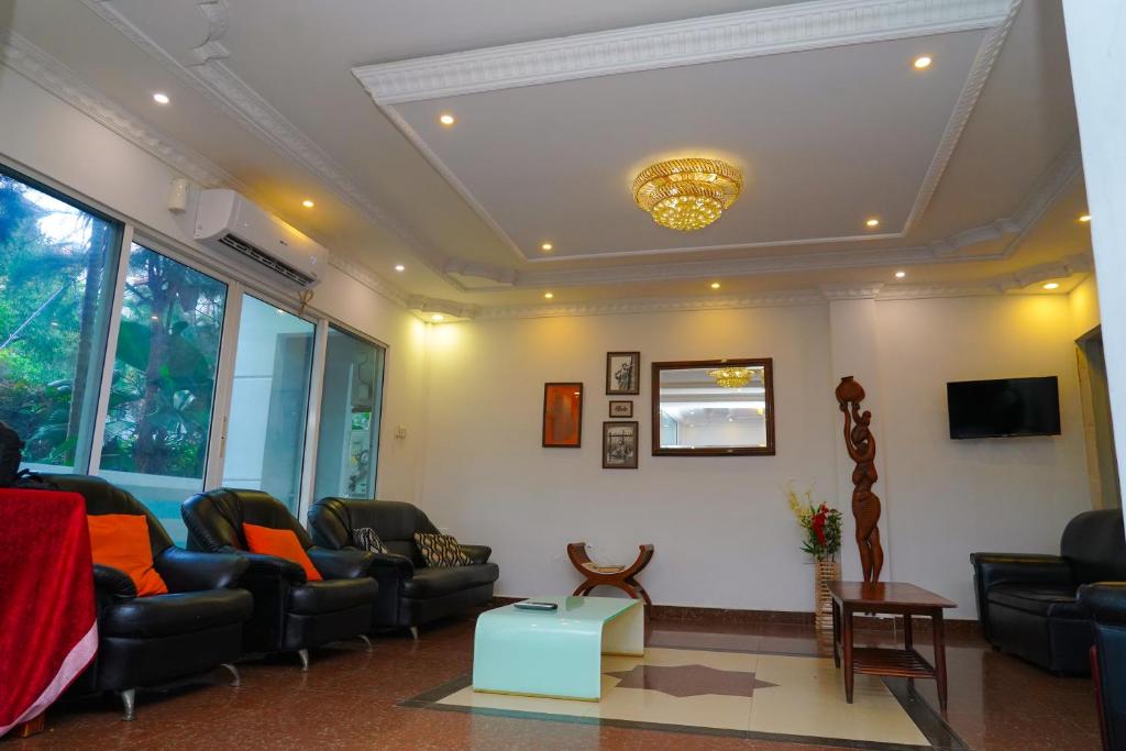TV a/nebo společenská místnost v ubytování Tilko City Hotel Jaffna