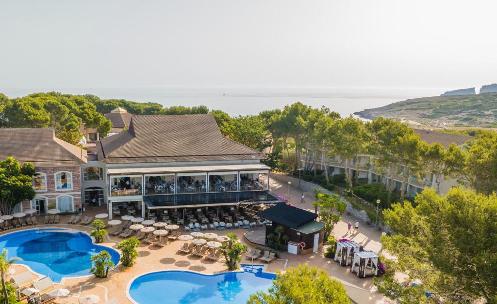 Бассейн в VIVA Cala Mesquida Suites & Spa Adults Only 16 или поблизости