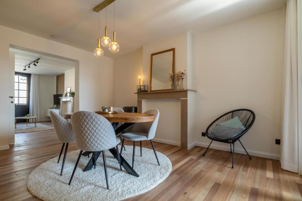 a dining room with a table and chairs at Guesthouse Westende in Middelkerke