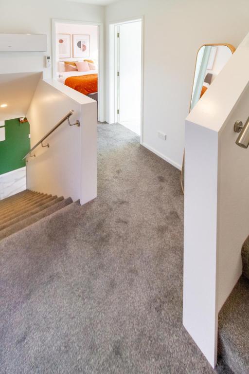 Gorgeous in Green - 2 bed Central Oasis w/king bed - Resim 39