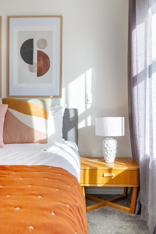 Gorgeous in Green - 2 bed Central Oasis w/king bed - Resim 35