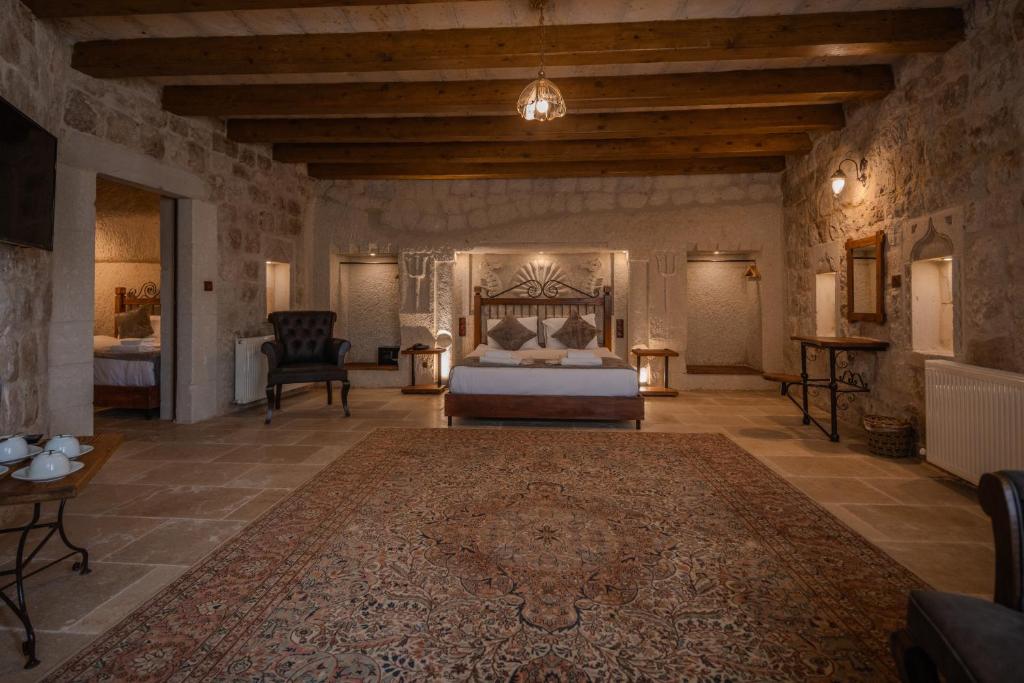 Postel nebo postele na pokoji v ubytování Aydinli Cave Hotel