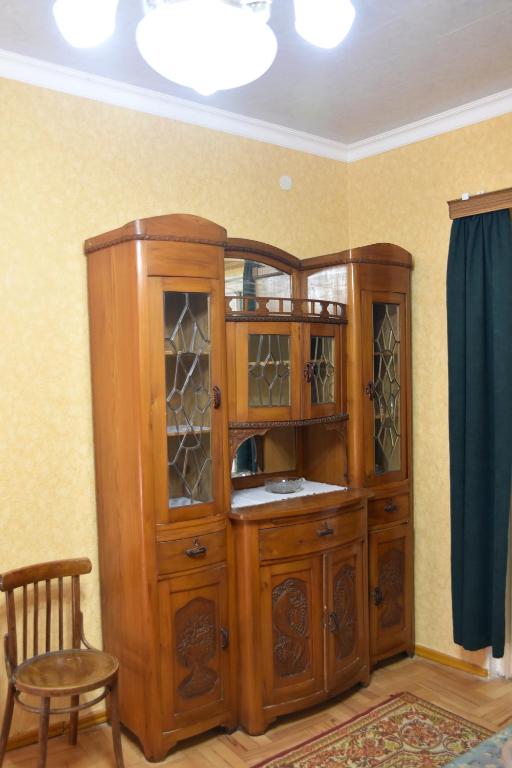 Knihovna v apartmánu