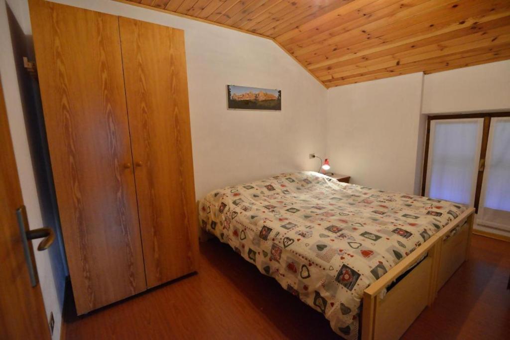 Łóżko lub łóżka w pokoju w obiekcie Casa Faè Dolomiti