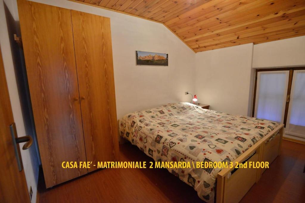 Łóżko lub łóżka w pokoju w obiekcie Casa Faè Dolomiti