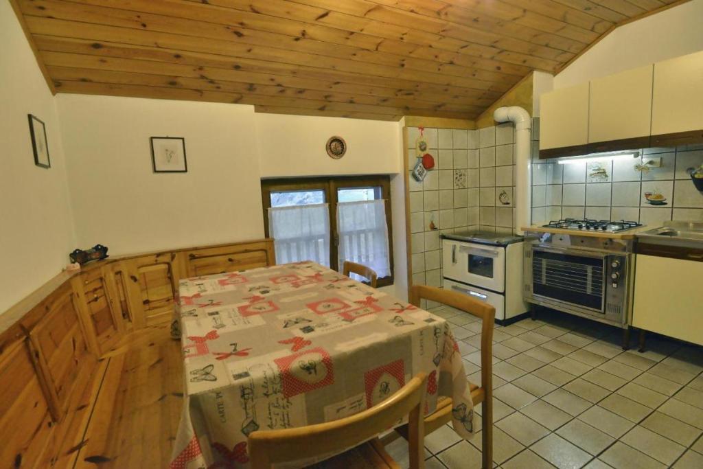 Kuchnia lub aneks kuchenny w obiekcie Casa Faè Dolomiti