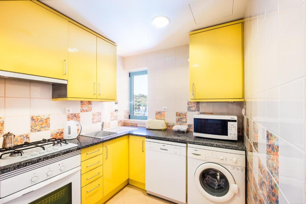 Kuchyň nebo kuchyňský kout v ubytování Apartamento Vista Marina