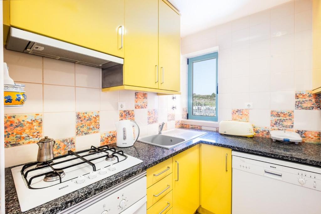 Kuchyň nebo kuchyňský kout v ubytování Apartamento Vista Marina