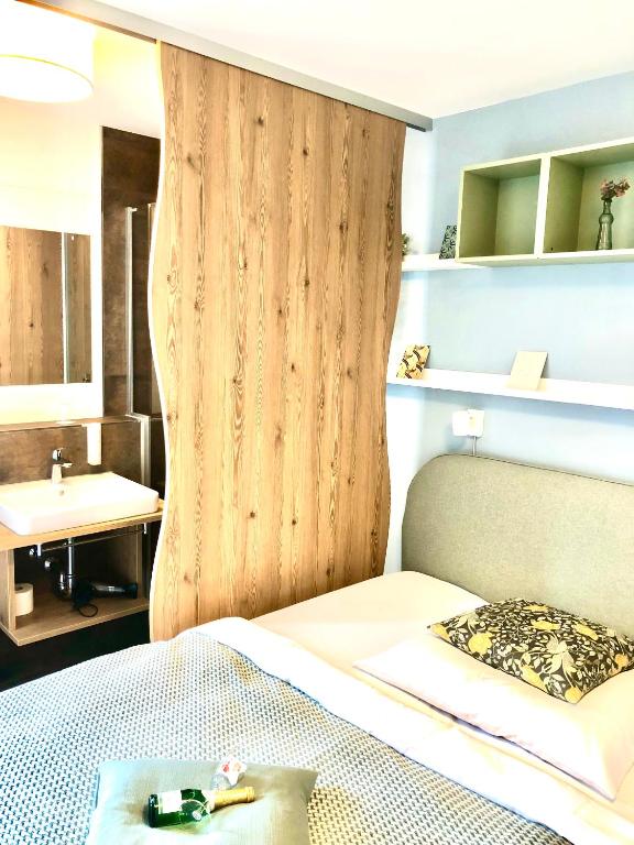 Postel nebo postele na pokoji v ubytování R & J Hotel