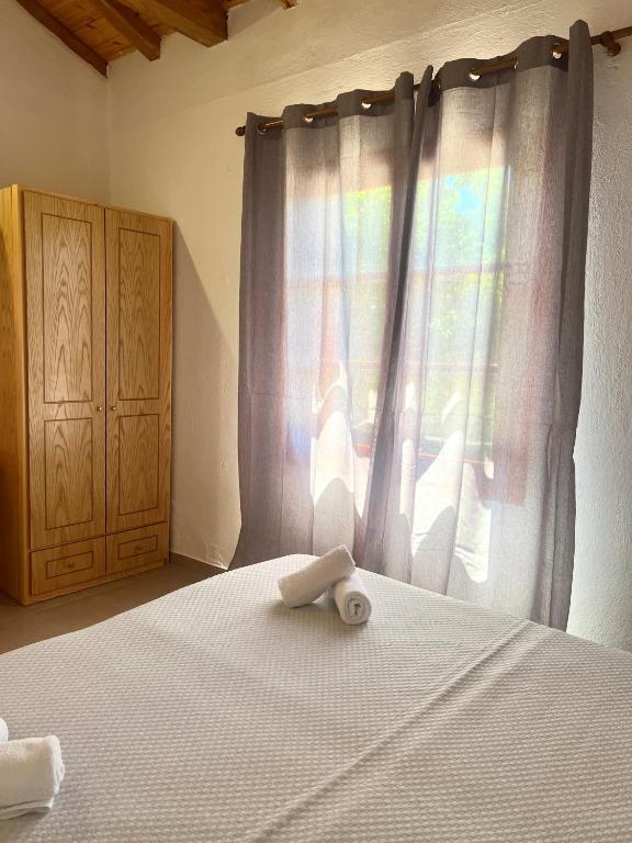 Postel nebo postele na pokoji v ubytování Panos Villas